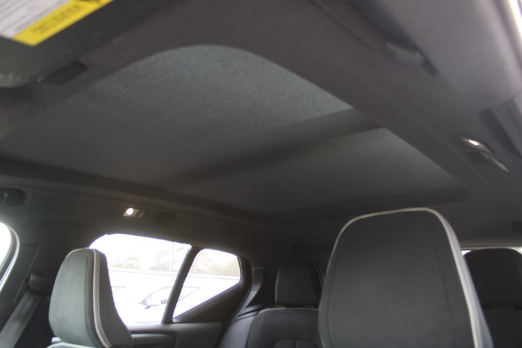 Used 2021 Volvo XC40 T5 R-Design image 49