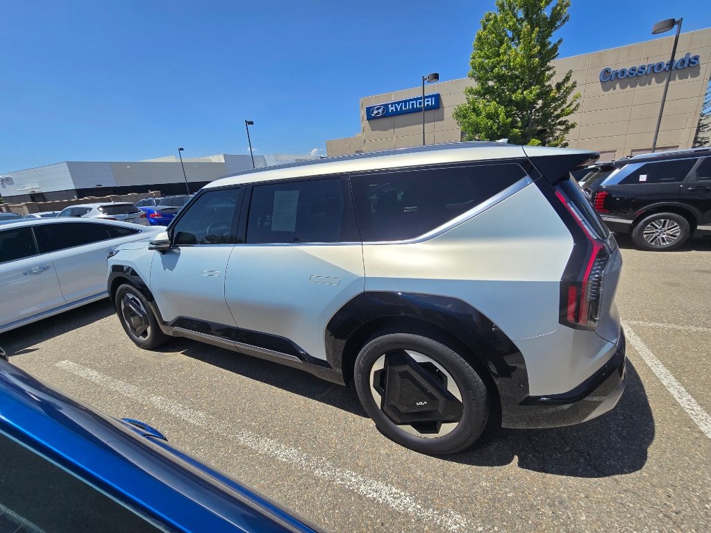 Used 2024 Kia EV9 Land AWD/4WD image 12