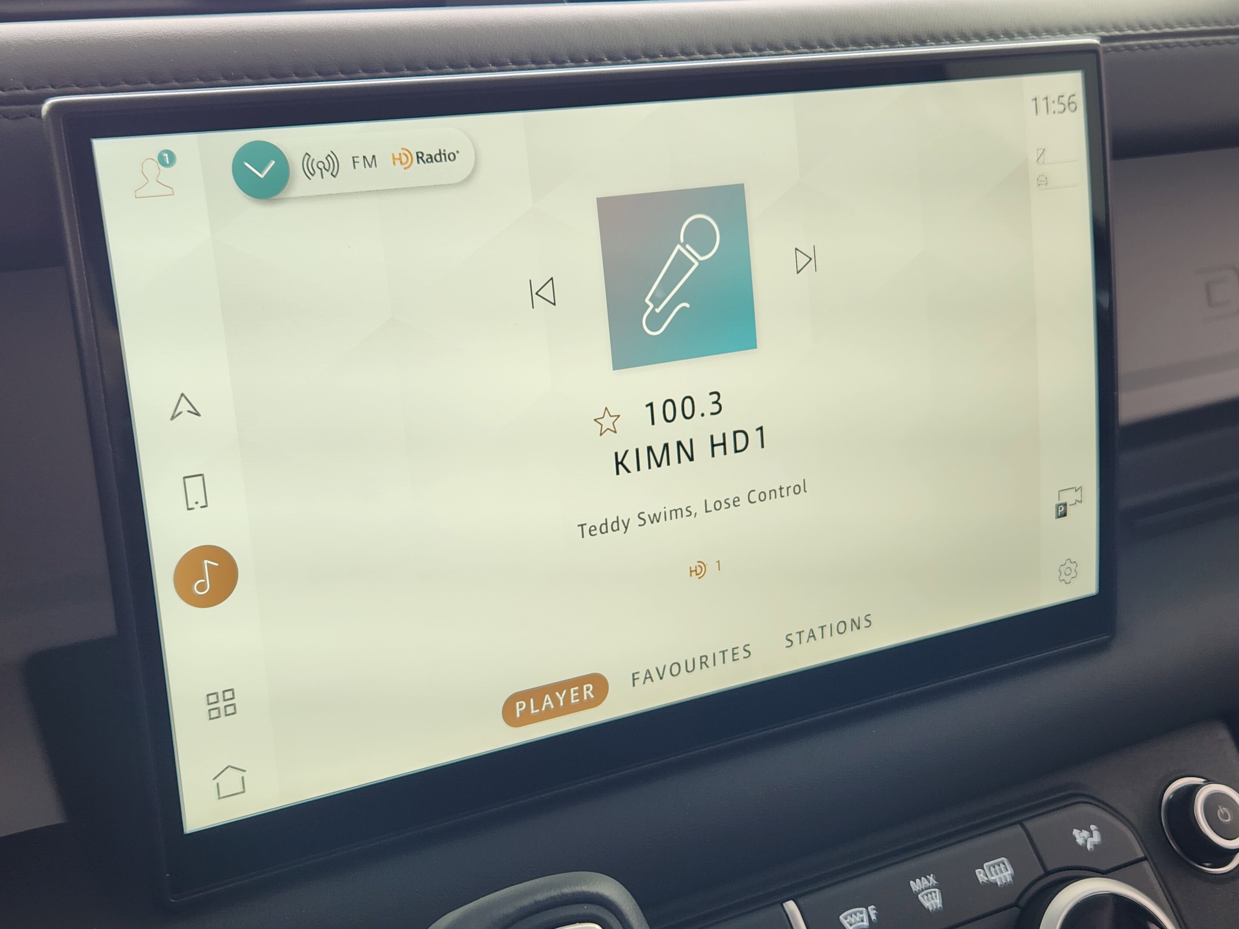 Used 2025 Land Rover Defender 110 S image 23