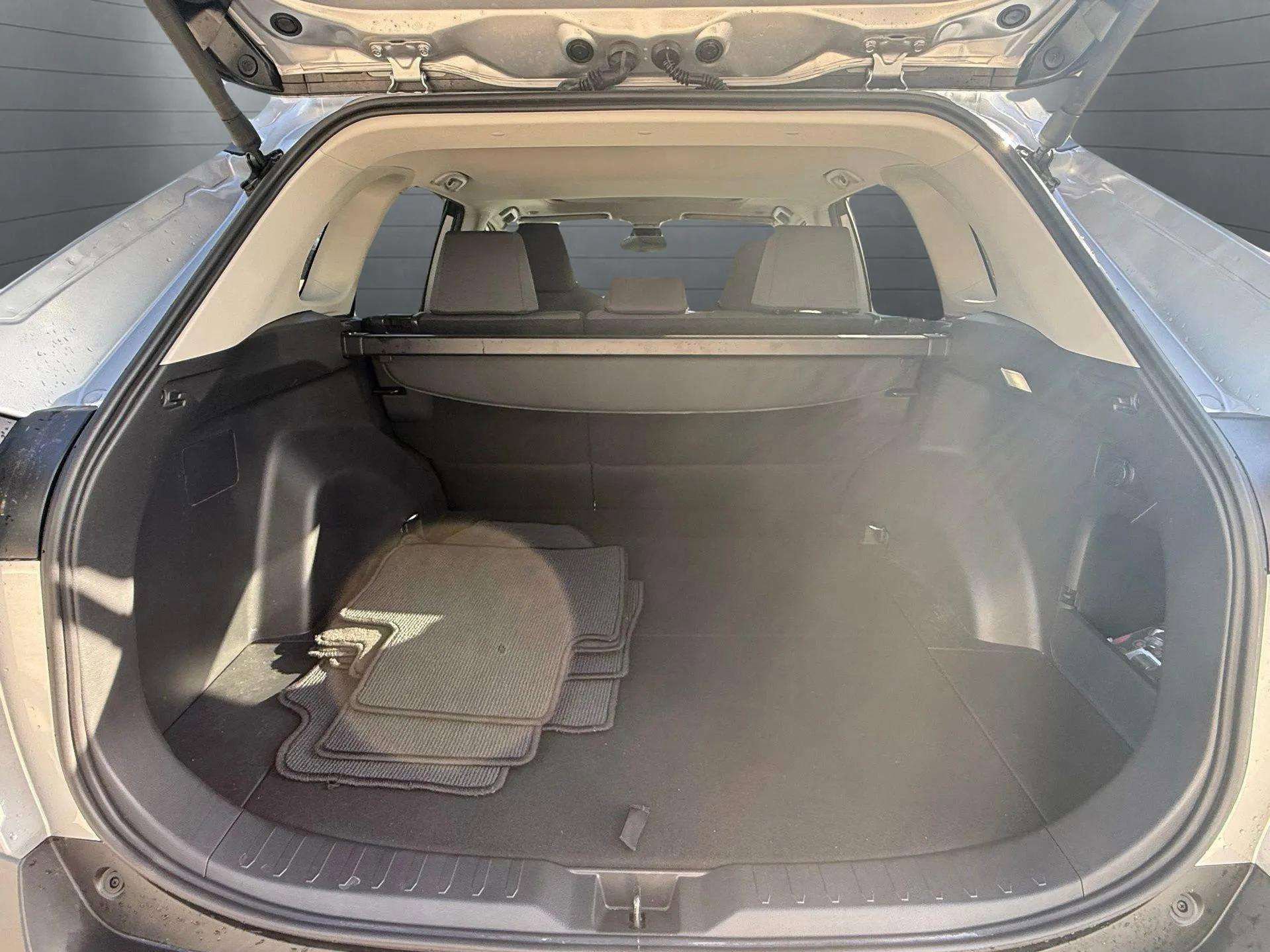 Used 2025 Toyota RAV4 XLE w/ Convenience Package FWD image 22