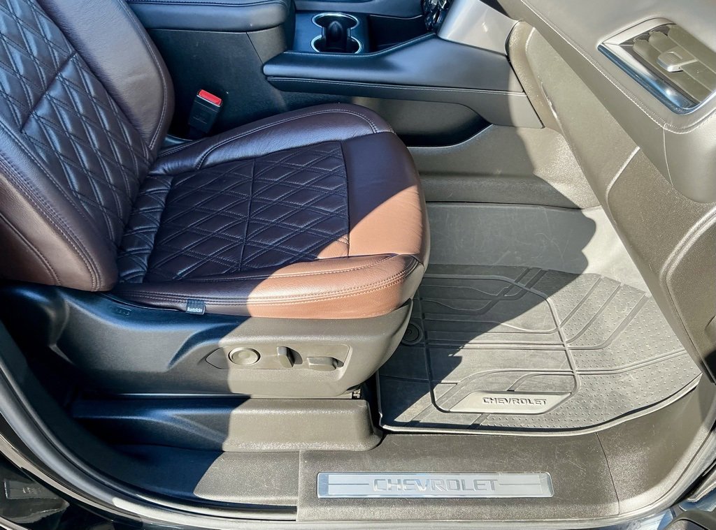 Used 2023 Chevrolet Suburban Z71 w/ Luxury Package image 23