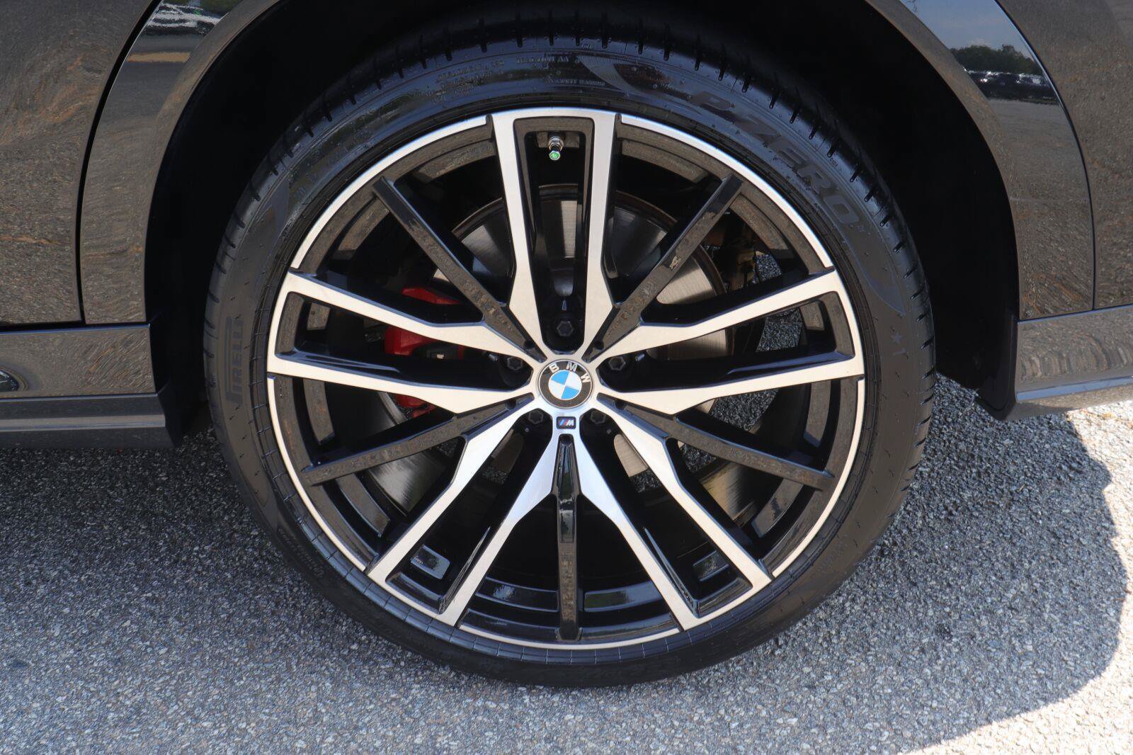 Used 2023 BMW X6 xDrive40i w/ M Sport Package AWD/4WD image 43