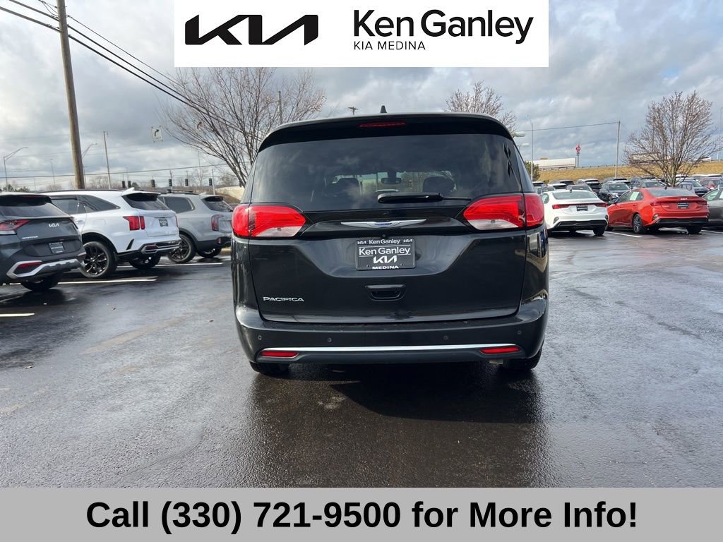 Used 2018 Chrysler Pacifica Touring-L w/ Premium Audio Group image 11