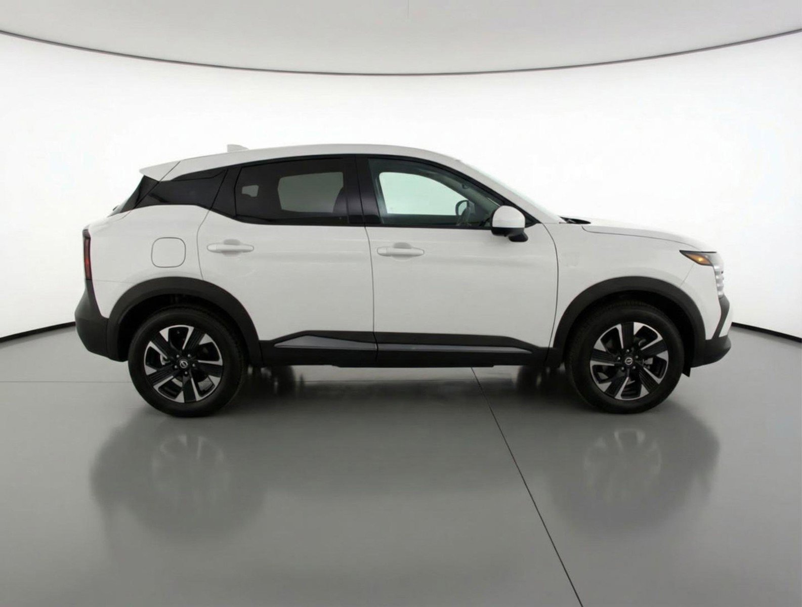 Used 2025 Nissan Kicks SV image 11