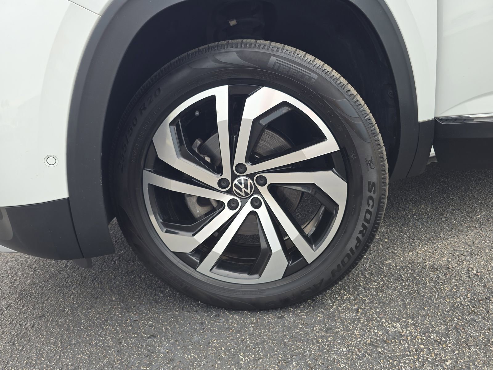 Used 2020 Volkswagen Atlas Cross Sport SEL Premium image 27