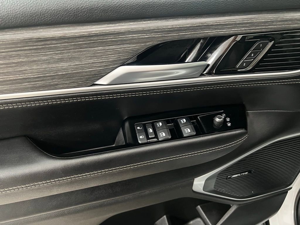 Used 2024 Jeep Wagoneer L Series II w/ Premium Group I image 28