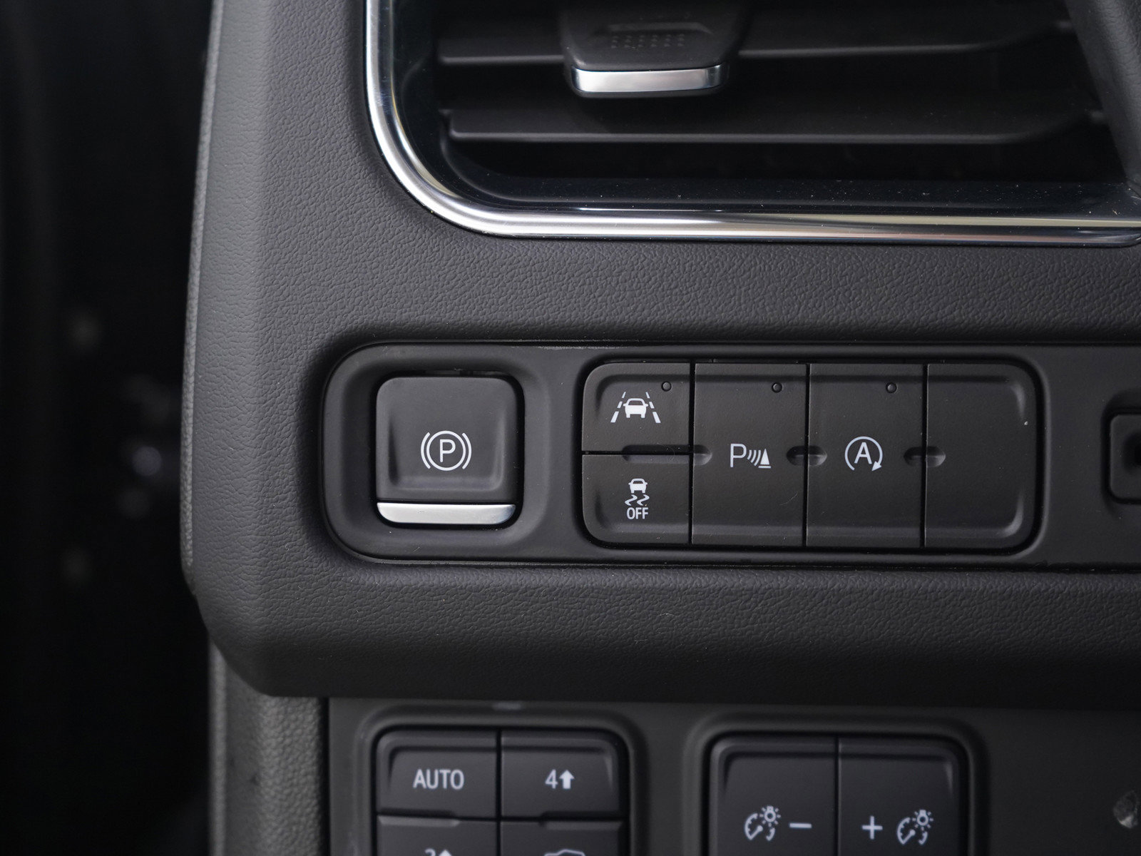 Used 2023 Chevrolet Suburban LS image 29