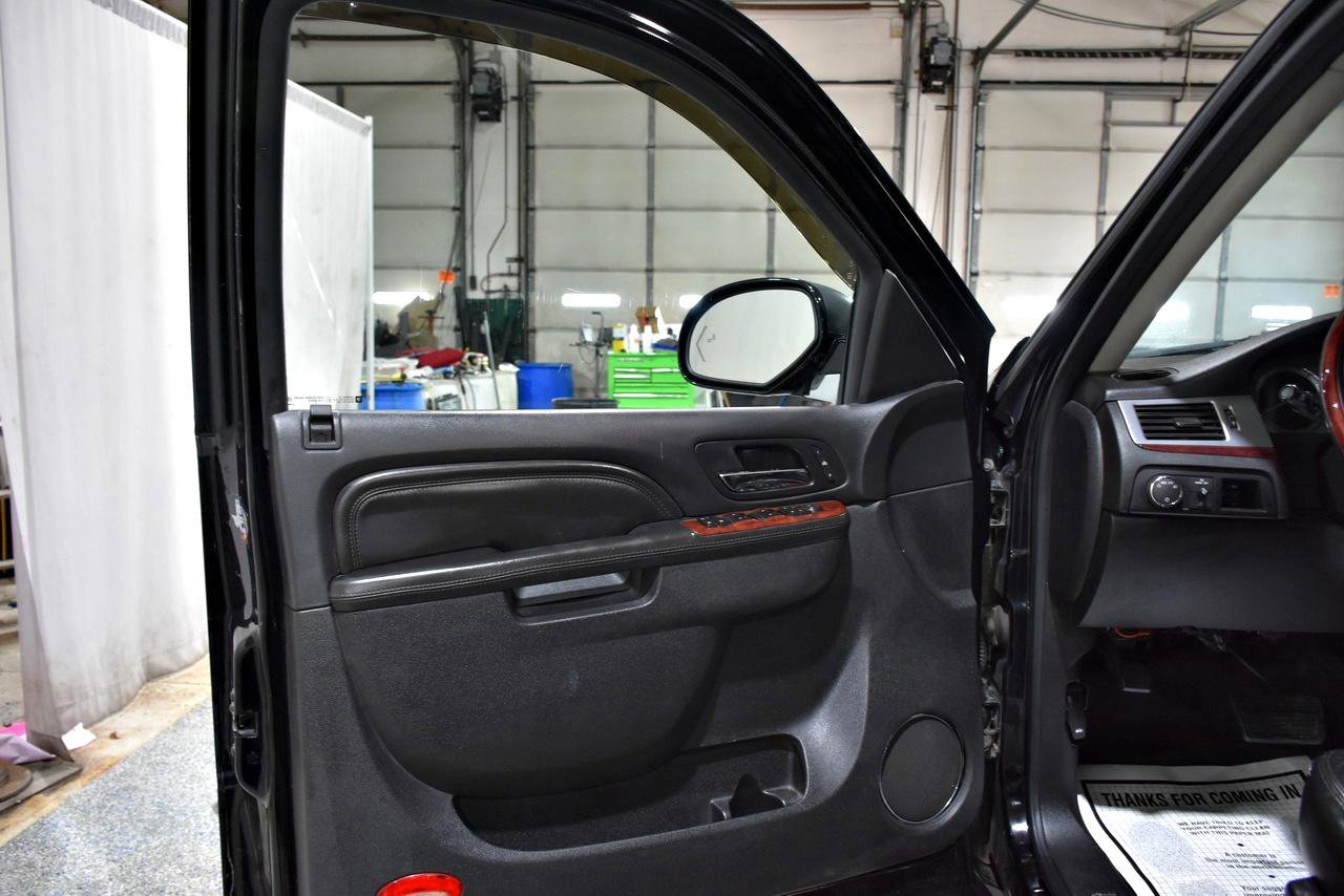 Used 2011 Cadillac Escalade ESV Luxury image 10