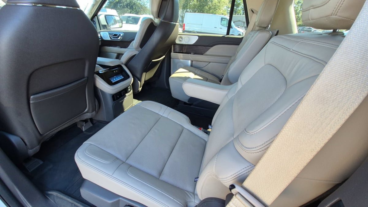 Used 2024 Lincoln Navigator Reserve AWD/4WD image 10