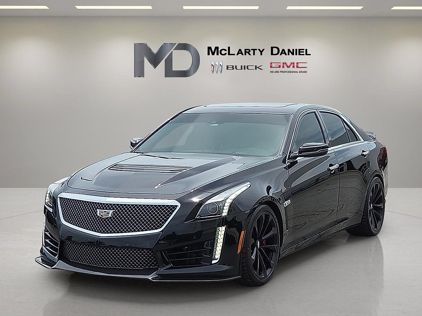 Certified 2018 Cadillac CTS V w/ Carbon Fiber Package RWD image 3