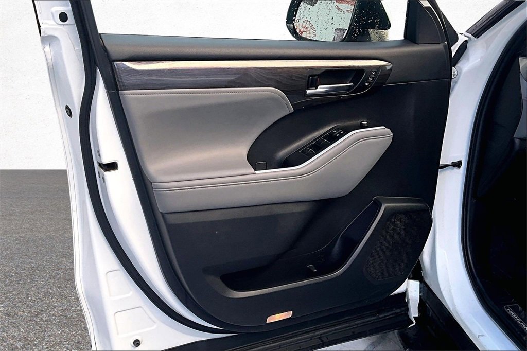 Certified 2021 Toyota Highlander Platinum image 20