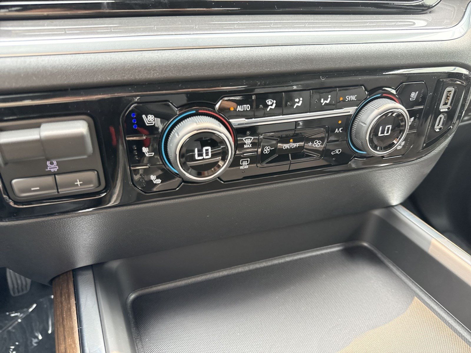 New 2026 Chevrolet Silverado 2500 High Country w/ High Country Premium Package AWD/4WD image 20