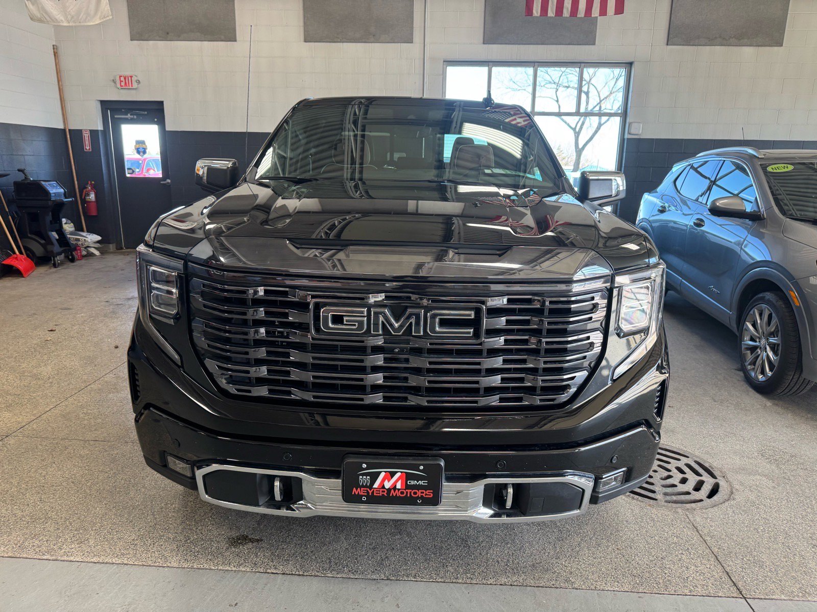 Used 2023 GMC Sierra 1500 Denali Ultimate image 2