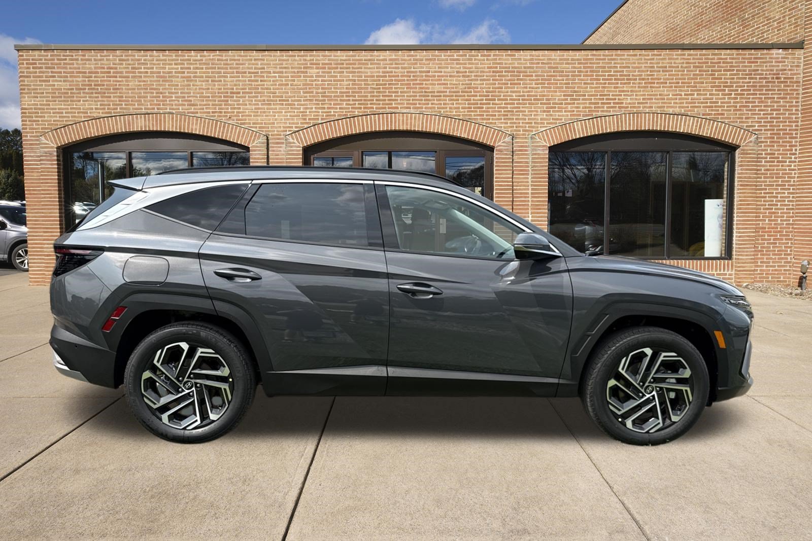 New 2026 Hyundai Tucson Limited AWD/4WD image 2