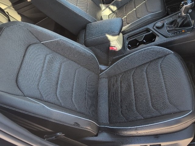 Used 2024 Volkswagen Tiguan SEL R-Line image 16