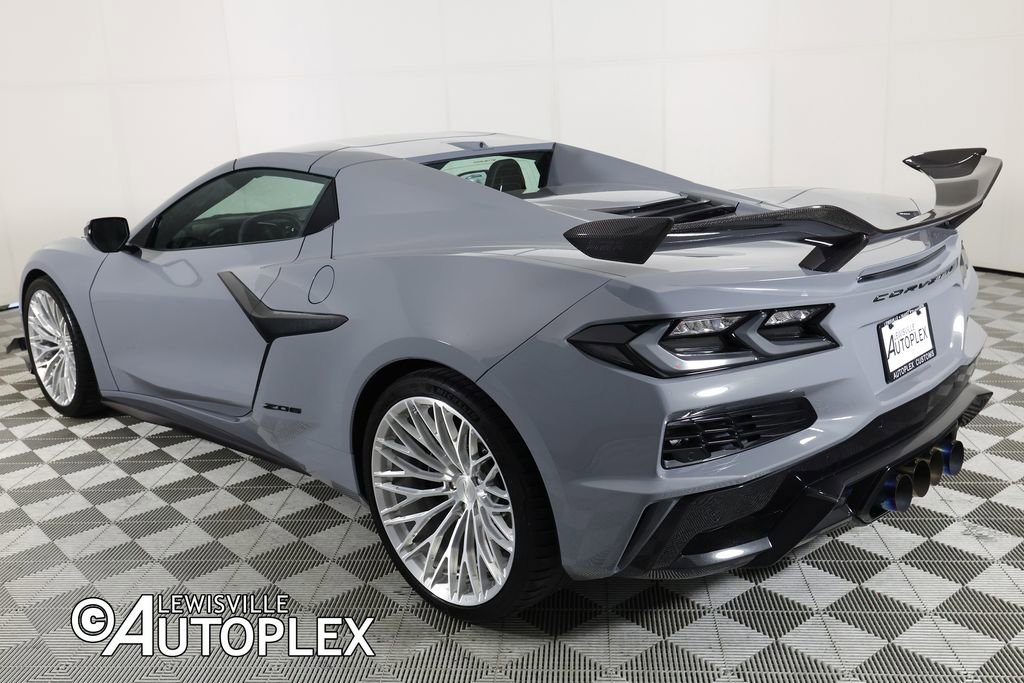 Used 2025 Chevrolet Corvette Z06 RWD image 8