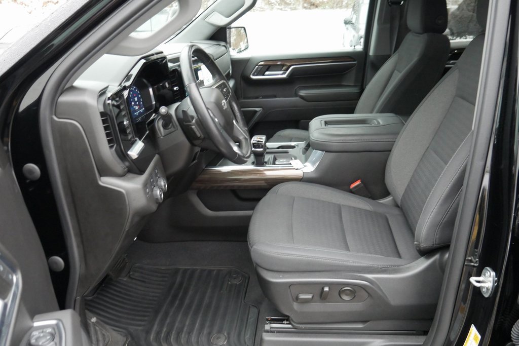 Used 2022 Chevrolet Silverado 1500 RST w/ LPO, Dark Essentials Package image 8