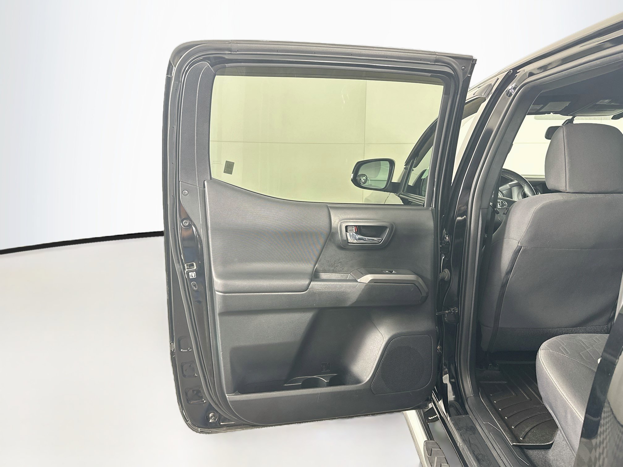Used 2017 Toyota Tacoma TRD Sport w/ Tow Package (A/T) AWD/4WD image 27
