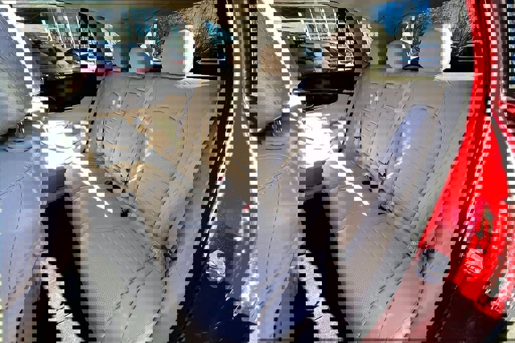 Used 2021 Mercedes-Benz GLC 300 4MATIC w/ Premium Package image 19