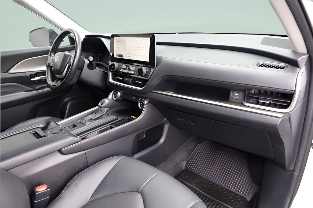 Certified 2024 Toyota Grand Highlander XLE image 30