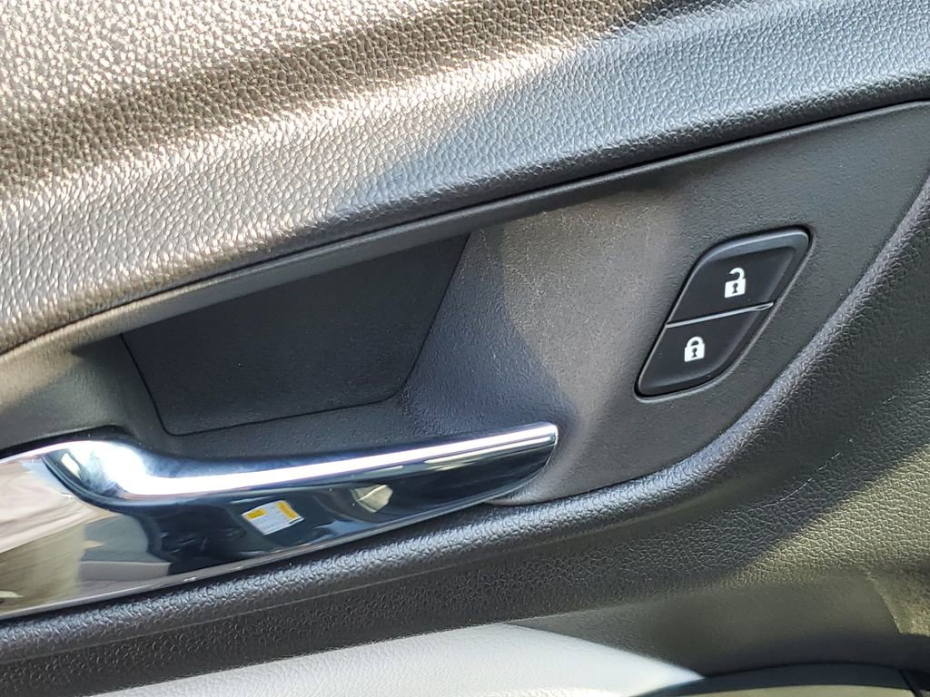 Used 2025 Chevrolet Trax LT w/ LT Convenience Package image 25