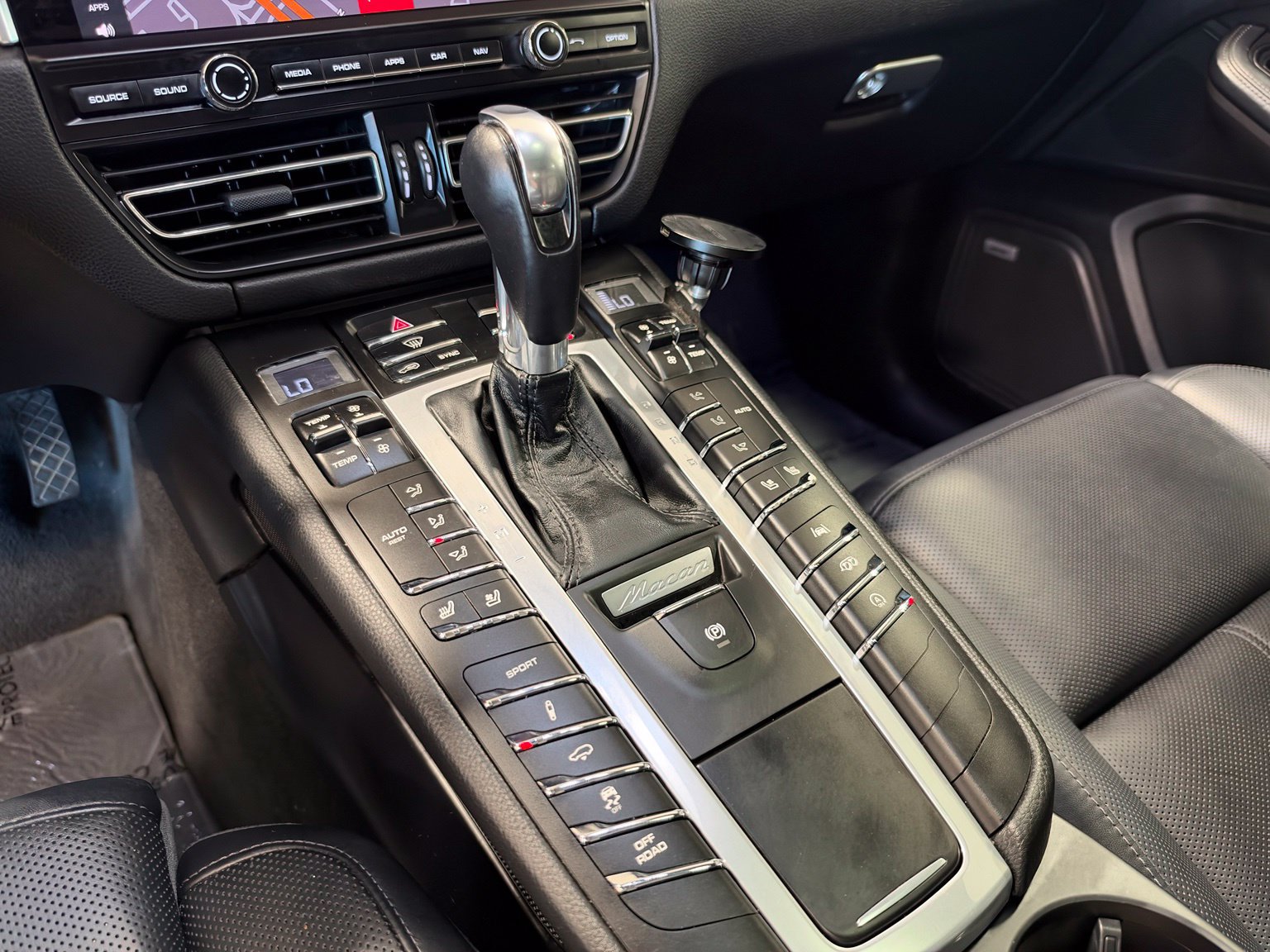 Used 2020 Porsche Macan GTS AWD/4WD image 27