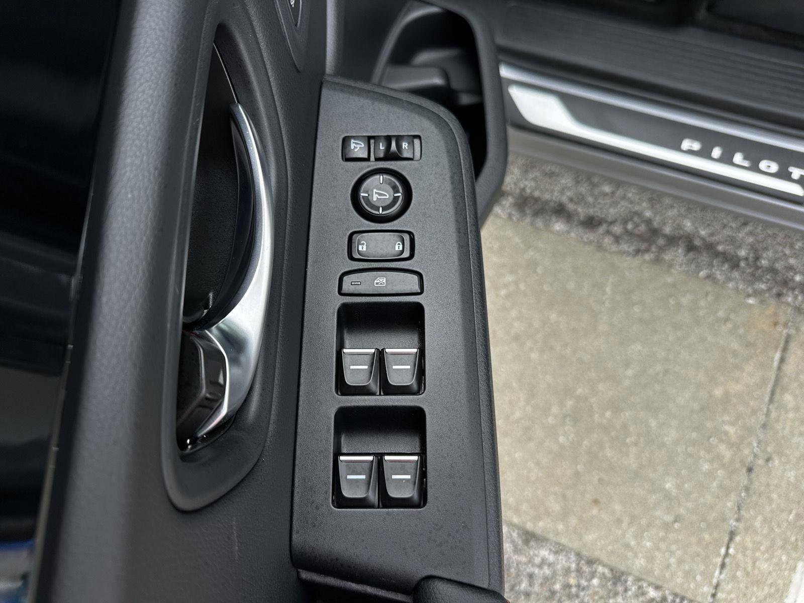 Certified 2025 Honda Pilot TrailSport image 9