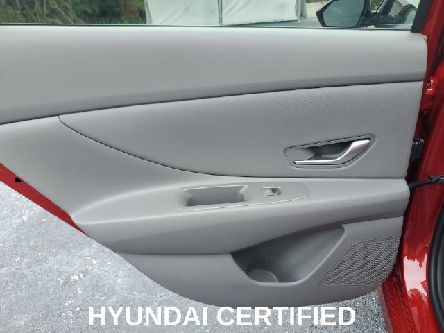 Used 2025 Hyundai Elantra SEL FWD image 27