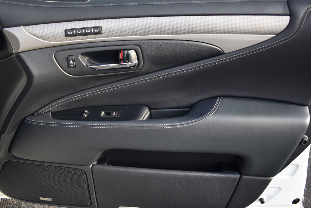 Used 2014 Lexus LS 460 AWD image 25