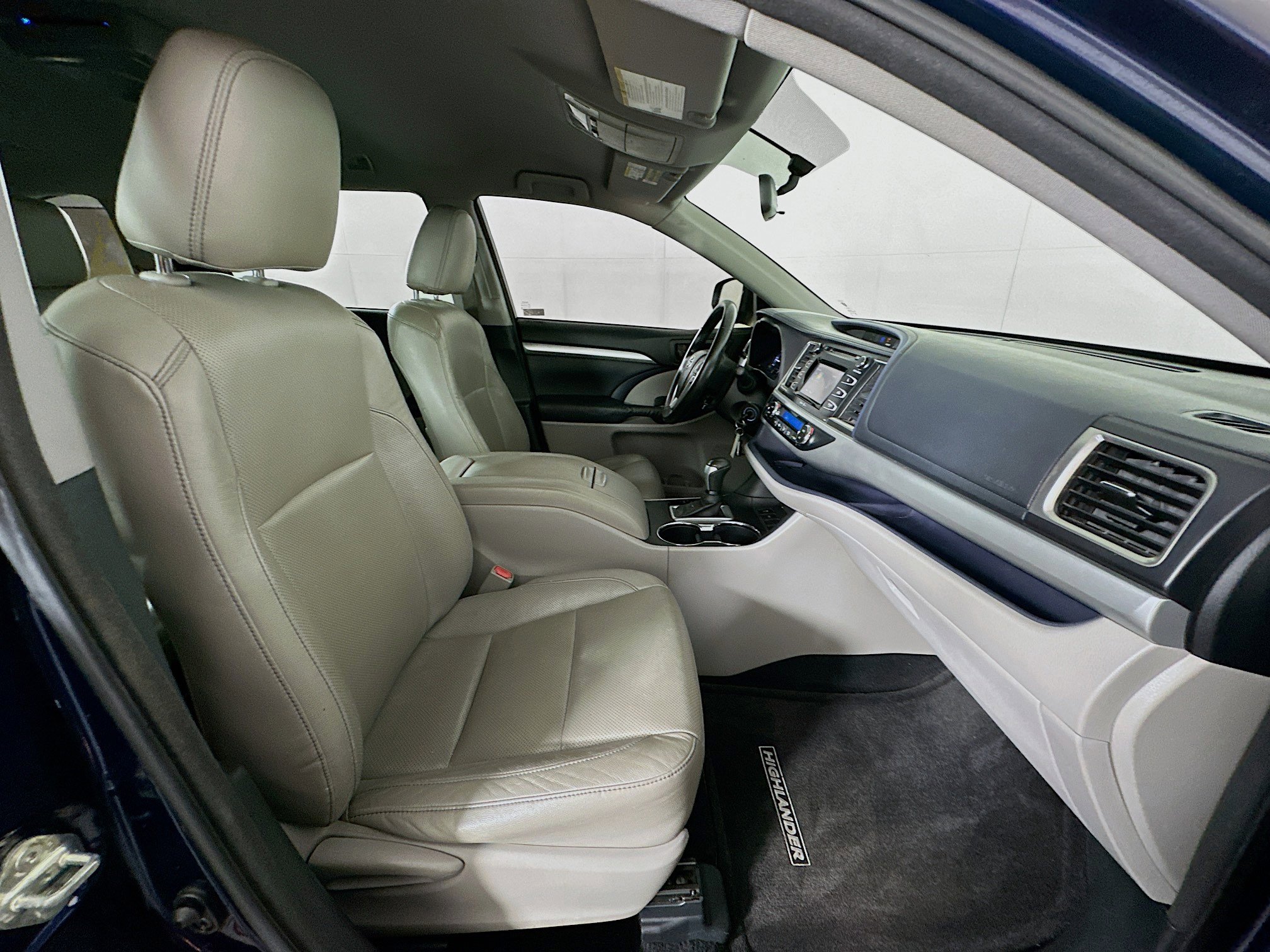 Used 2014 Toyota Highlander Plus FWD image 31