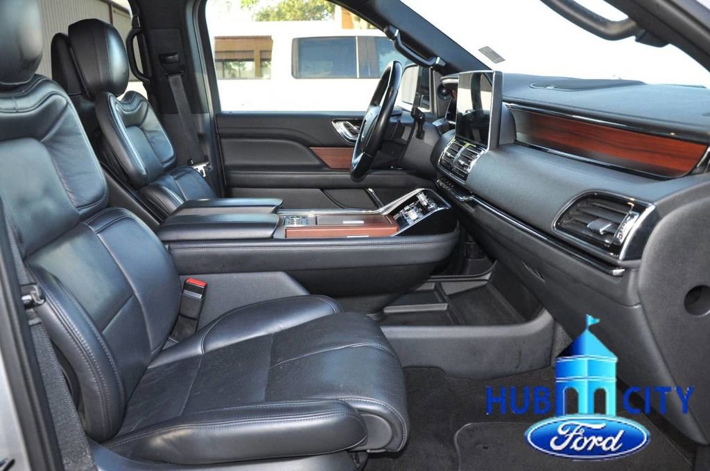 Used 2023 Lincoln Navigator Reserve image 16