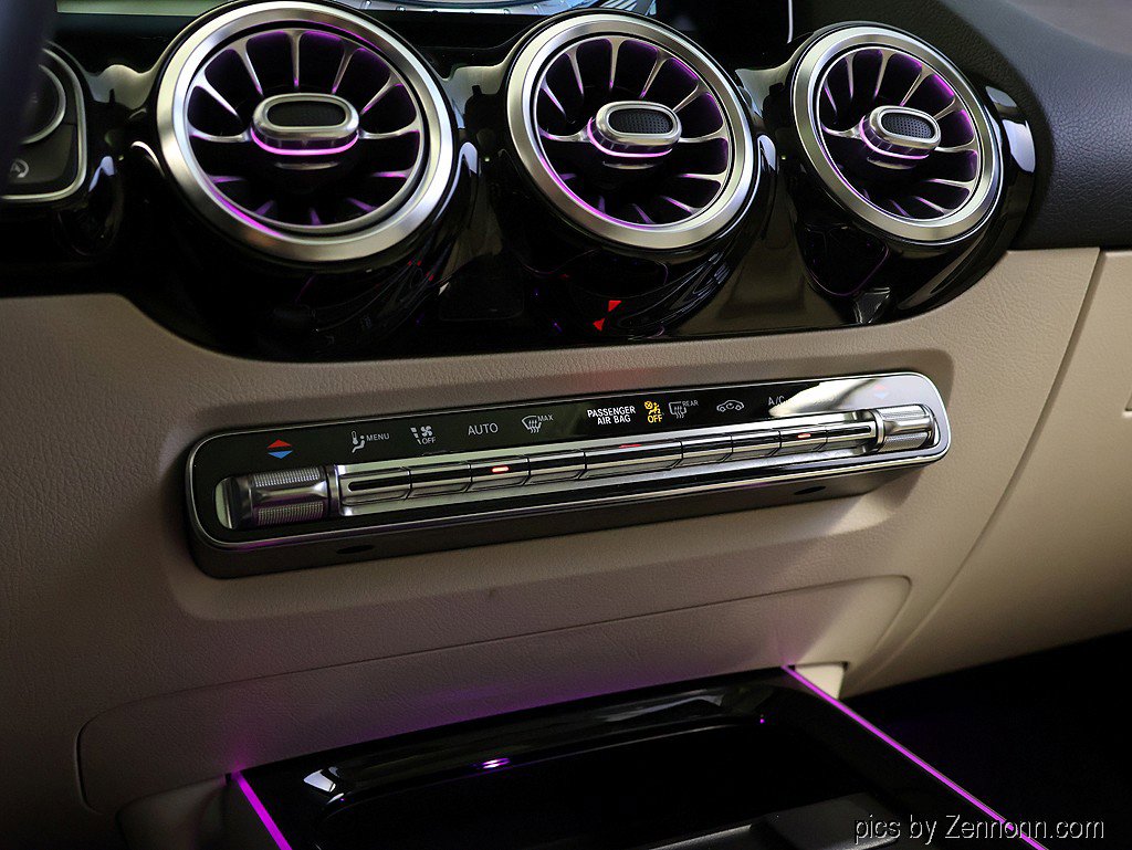 Used 2021 Mercedes-Benz GLA 250 4MATIC image 21