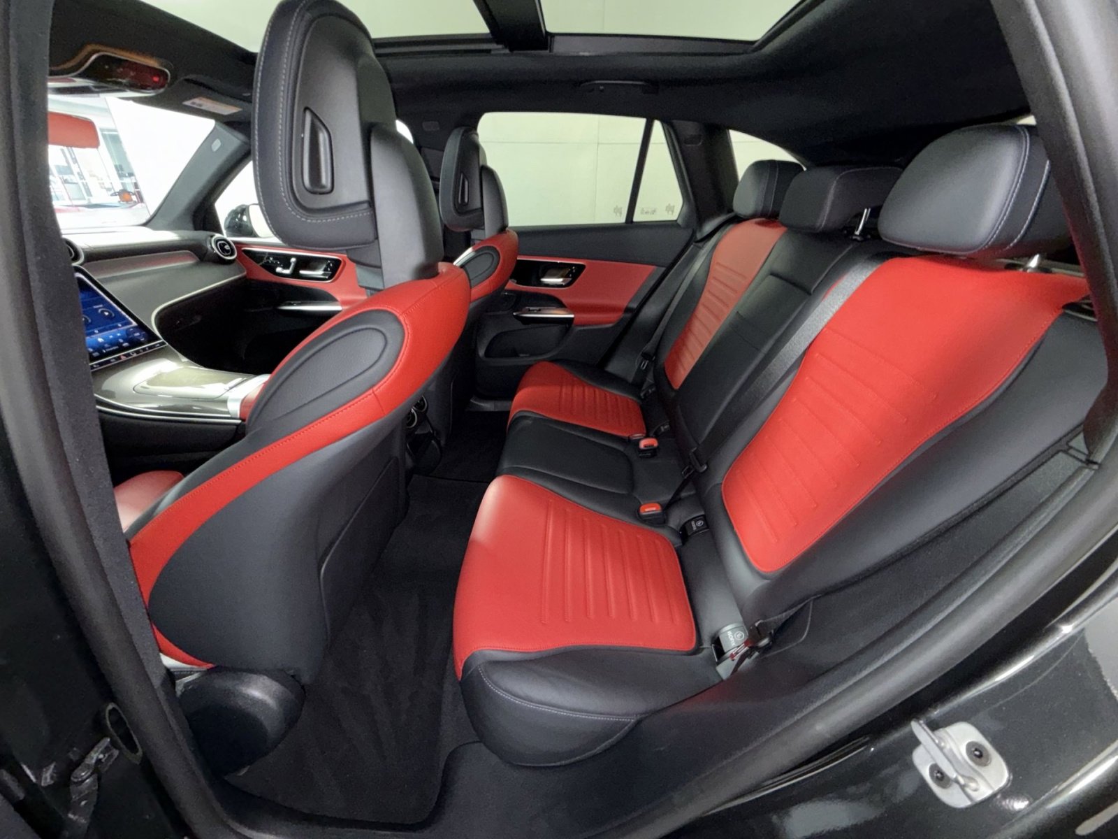 Used 2024 Mercedes-Benz GLC 43 AMG 4MATIC image 25