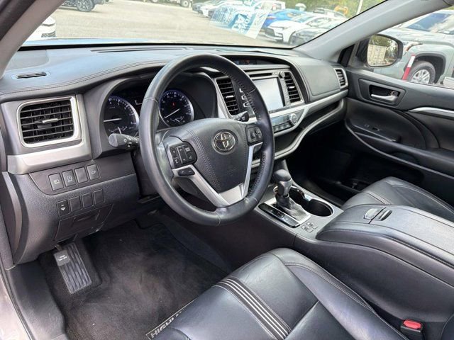 Certified 2018 Toyota Highlander SE FWD image 12