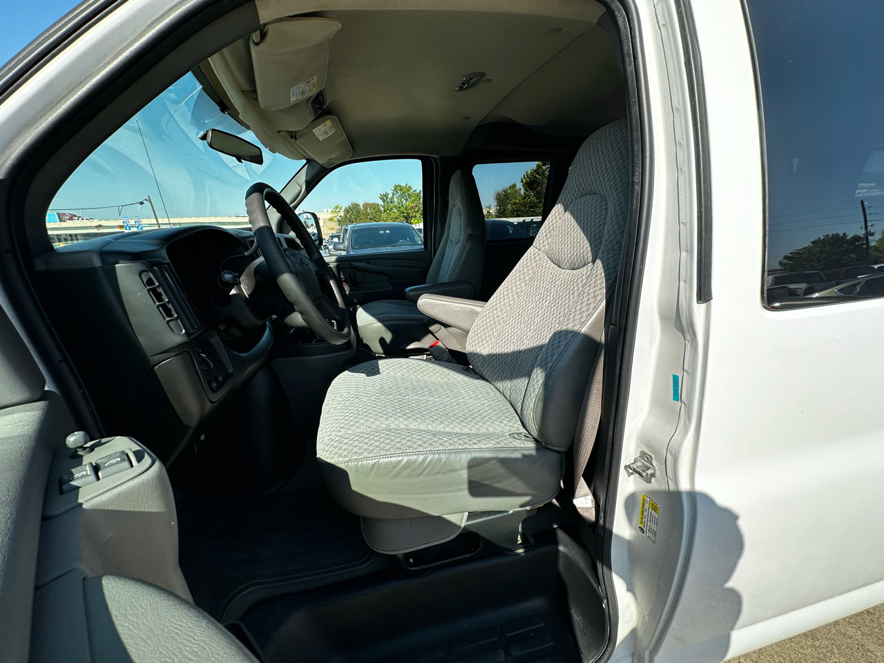 Used 2006 Chevrolet Express 3500 Passenger w/ LT Preferred Equipment Group image 19