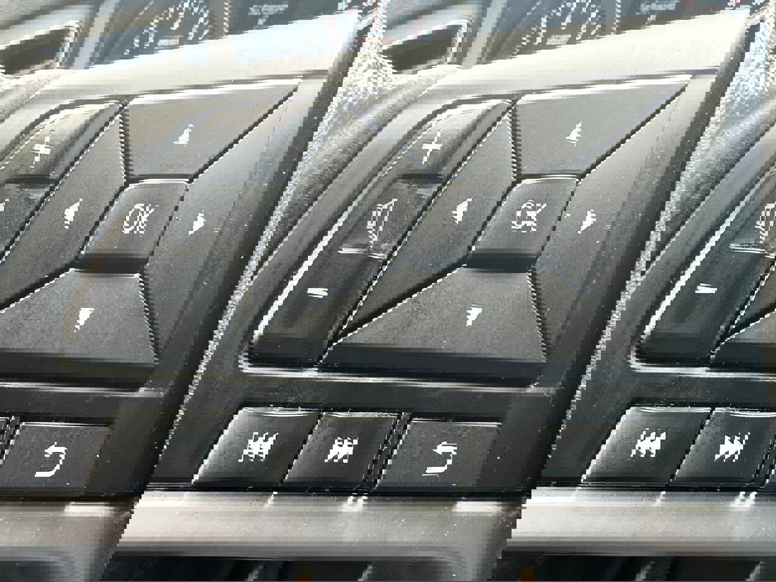 Used 2017 Nissan Rogue SV w/ SV Premium Package image 21