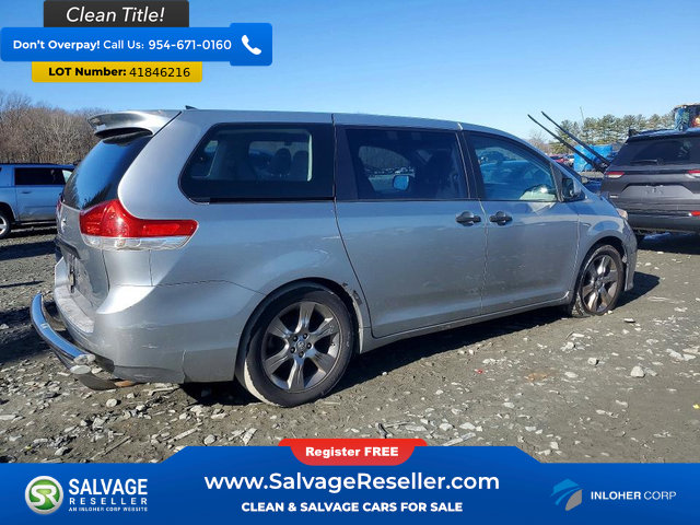 Used 2014 Toyota Sienna L image 4