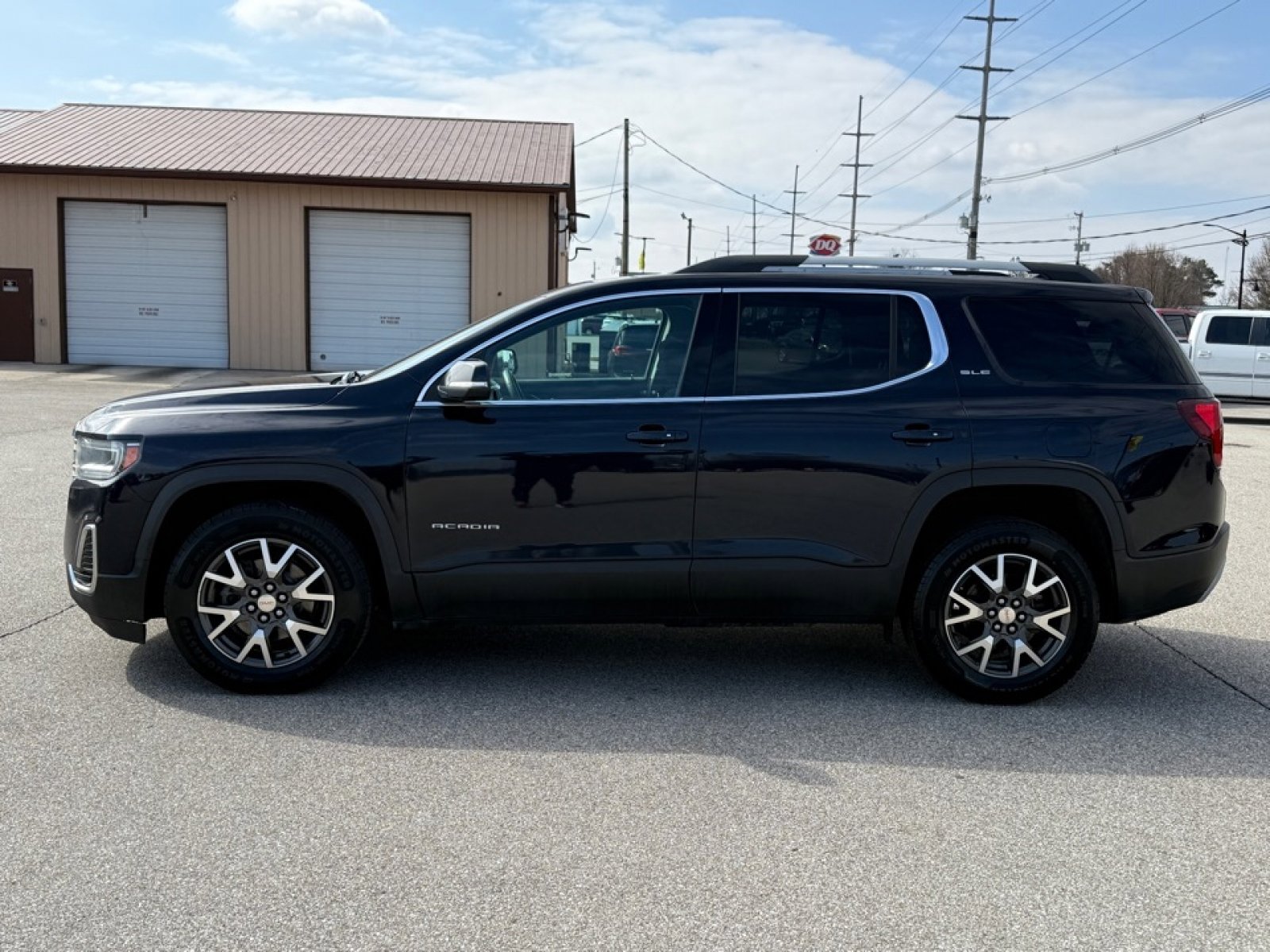Used 2021 GMC Acadia SLE w/ GMC Pro Grade Package image 5