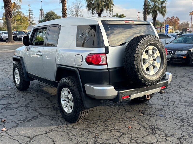 Used 2007 Toyota FJ Cruiser 4WD image 4