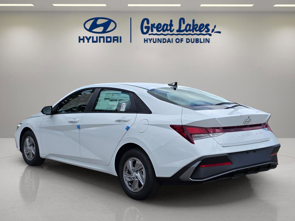 New 2026 Hyundai Elantra SE FWD image 3