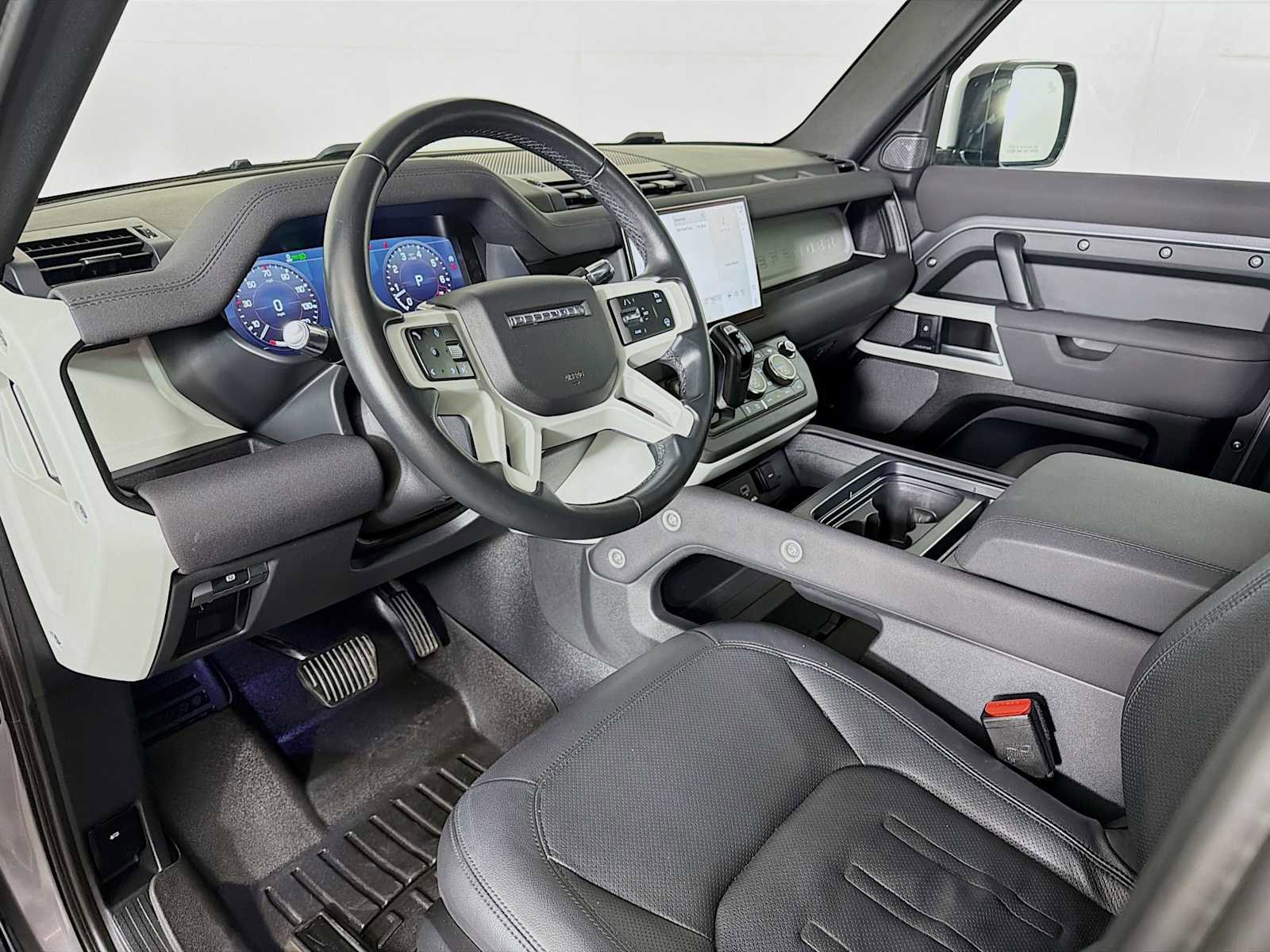 Used 2022 Land Rover Defender 110 S AWD/4WD image 9