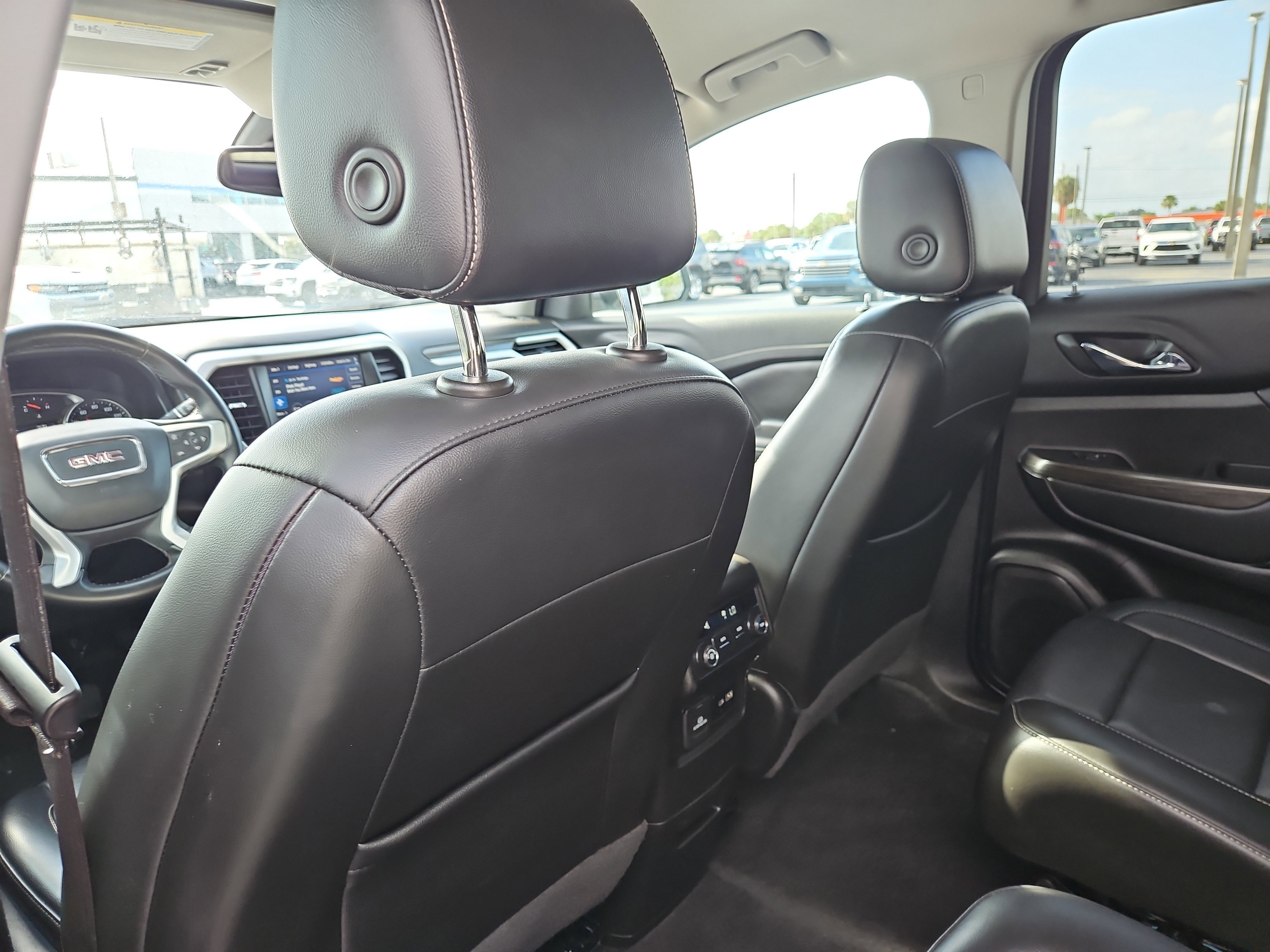 Used 2023 GMC Acadia SLT AWD/4WD image 10