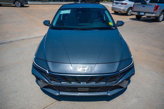 New 2026 Hyundai Elantra Limited FWD image 8