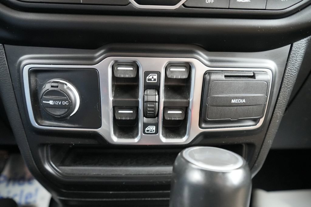 Used 2023 Jeep Wrangler Unlimited Sahara w/ Cold Weather Group image 31