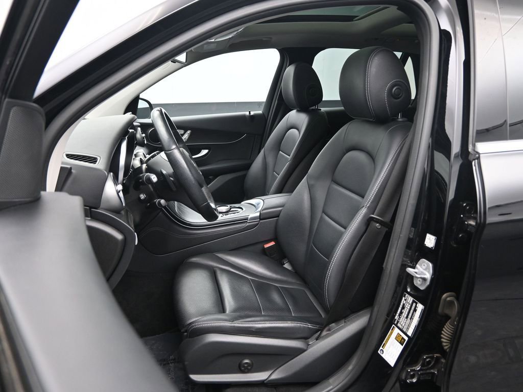 Used 2017 Mercedes-Benz GLC 300 4MATIC image 25
