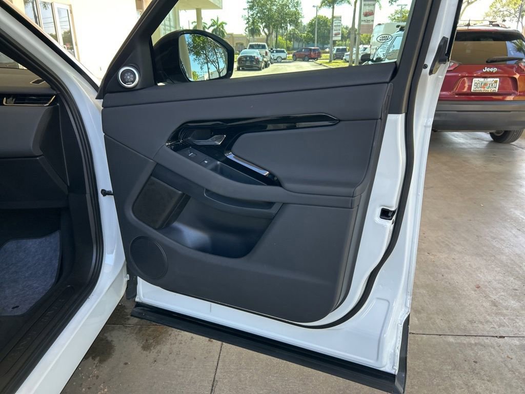 Used 2026 Land Rover Range Rover Evoque S AWD/4WD image 31