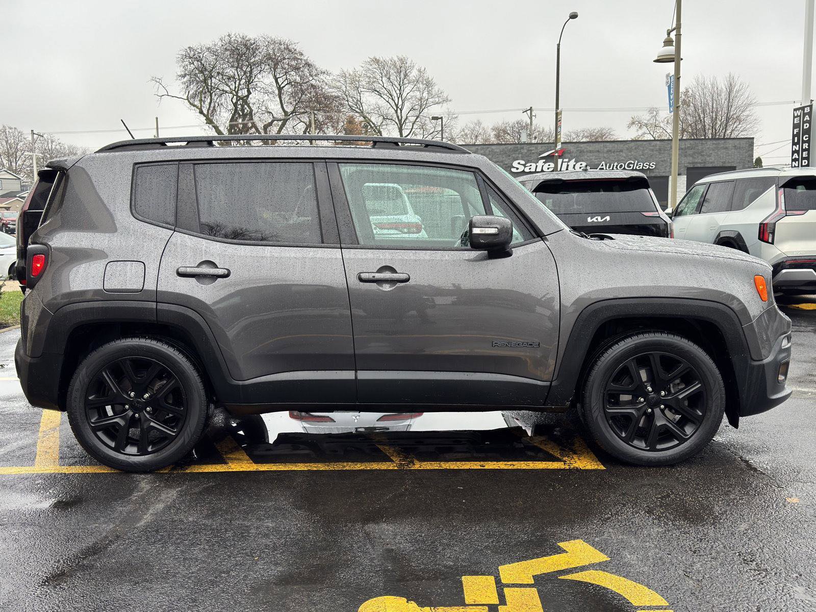 Used 2017 Jeep Renegade Altitude image 12