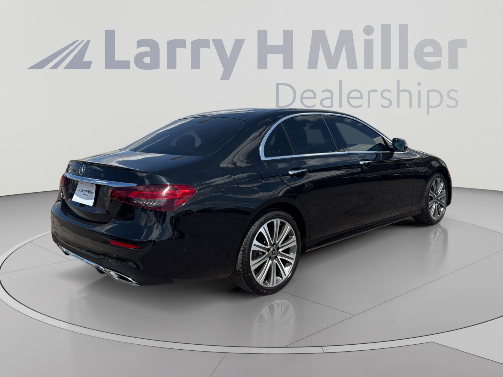 Used 2022 Mercedes-Benz E 350 Sedan image 5