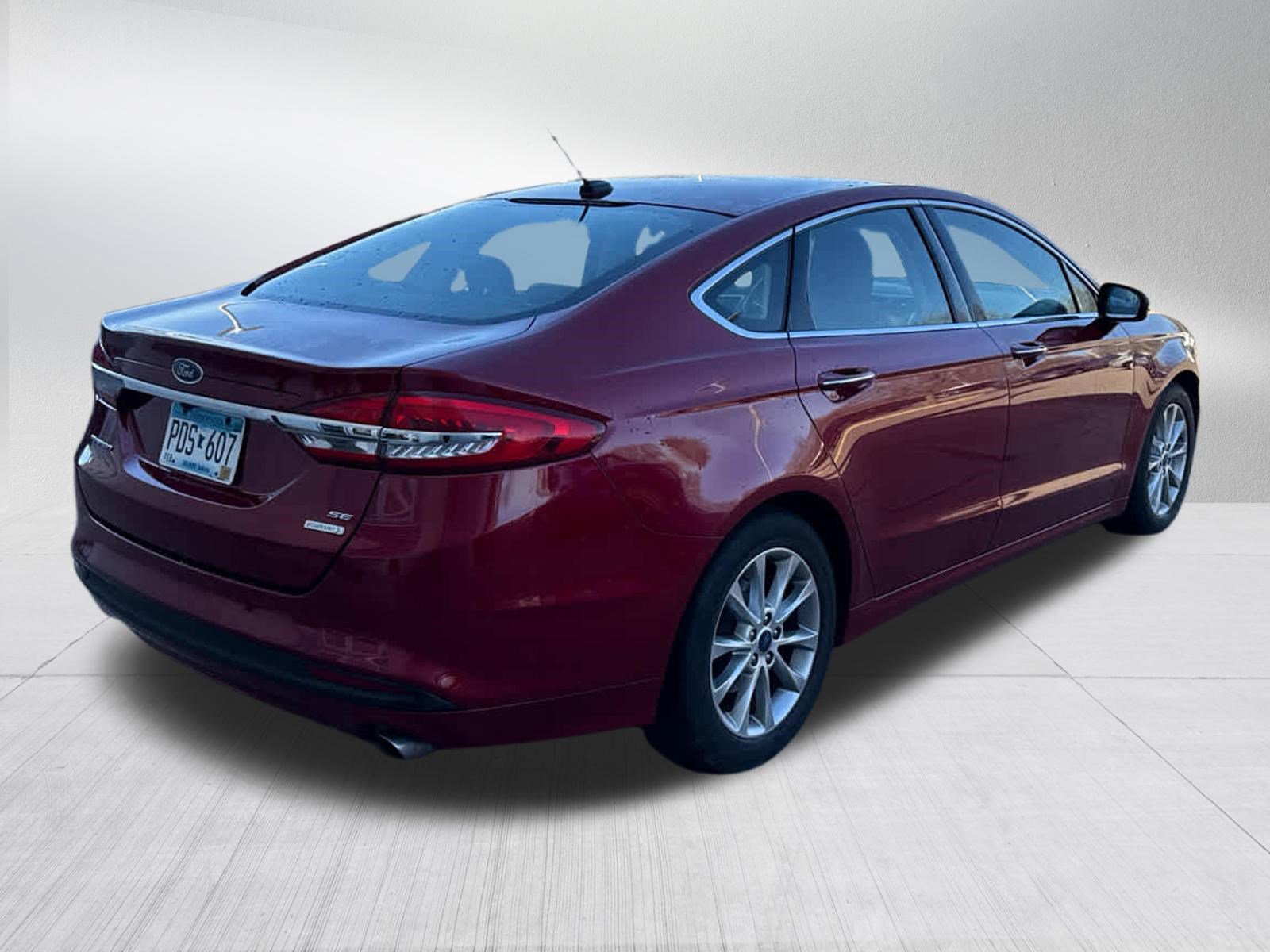 Used 2017 Ford Fusion SE w/ Fusion SE Technology Package FWD image 7