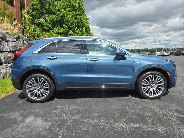 Used 2025 Cadillac XT4 Premium Luxury AWD/4WD image 2